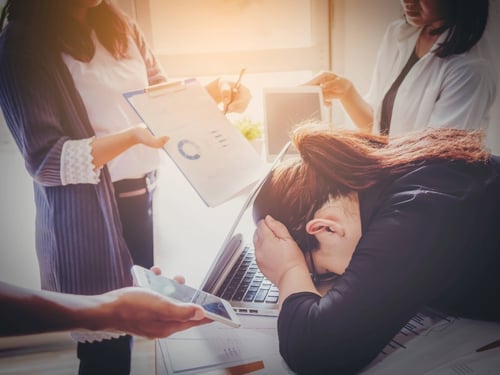 5 formas de gestionar riesgos psicosociales que una denuncia no resuelve